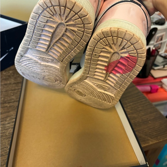 Nike Air Jordan 1 Retro High Womens Size 6 US Pink Barbie Atmosphere Bubblegum - Picture 6 of 9